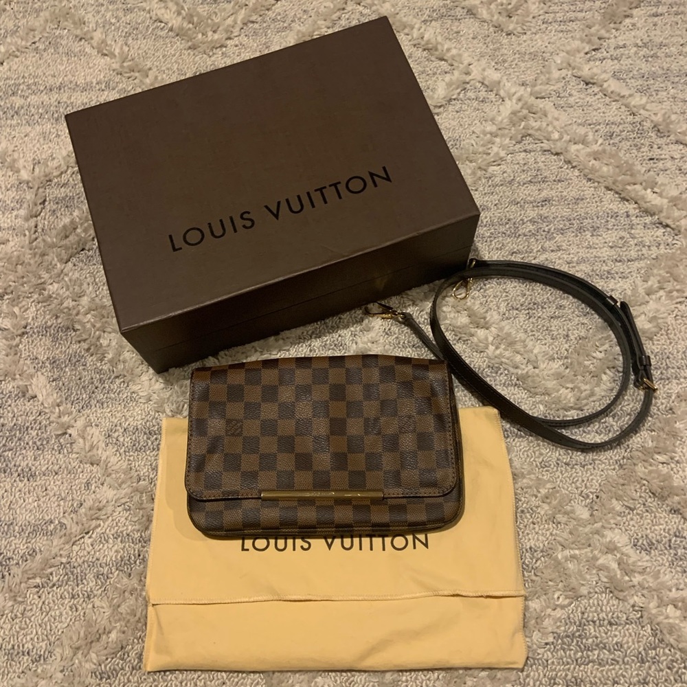 Authentic Louis Vuitton Hoxton PM Bag in EUC